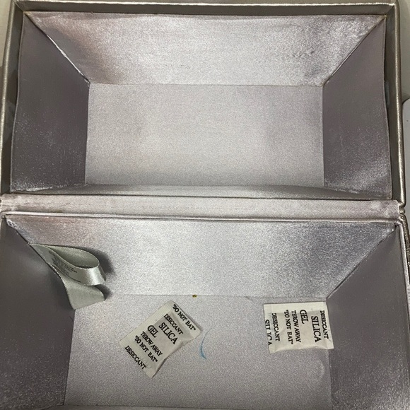 Elizabeth Arden luxury purse - Picture 5 of 6